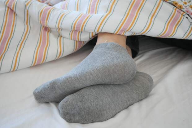 Врачи рассказали о неожиданной пользе сна в носках