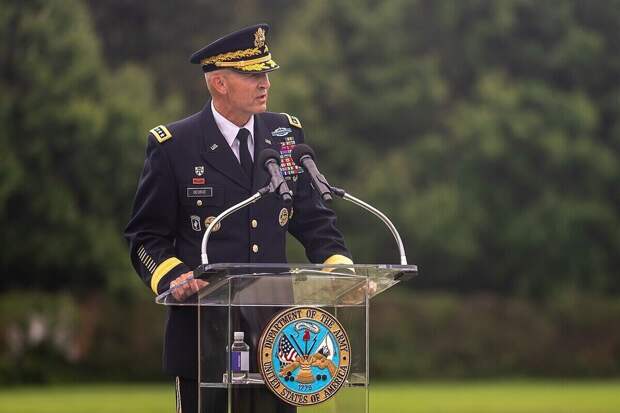 За что сняли начальника штаба армии США: подвели реформы