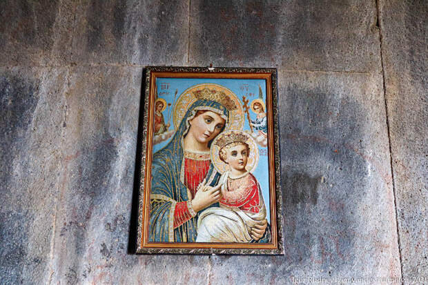 Икона в армянском храме