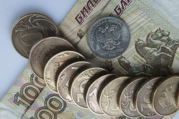 В Банке России рассказали, почему слабеет рубль