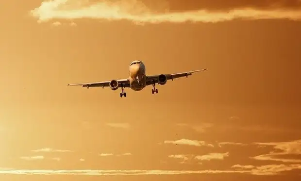 Британский министр подтвердил задержание частного самолета для проверки «связи с Россией»