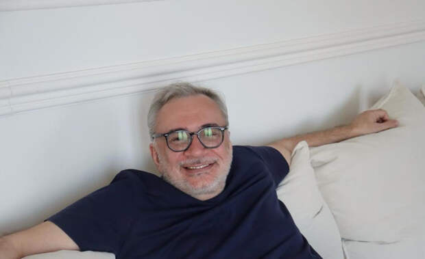 Всё им не нравится в России — кроме денег! А вот лично мне — они не нравятся!