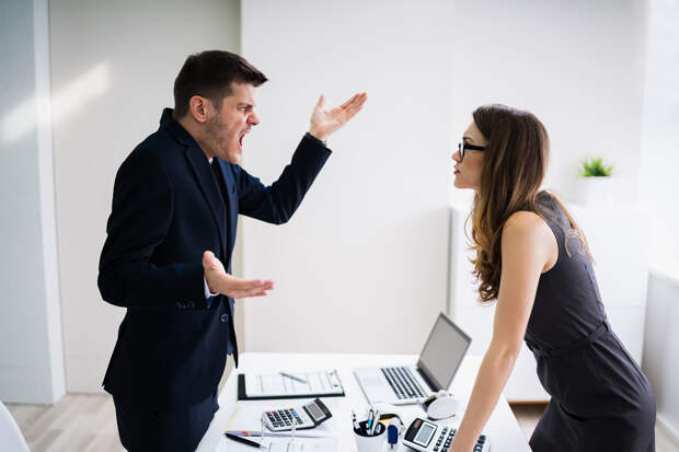 Россиянам назвали последствия мата на работе