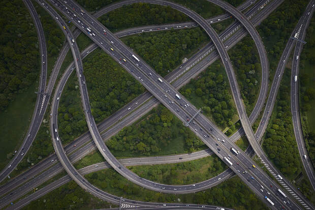 Удивительные снимки дорожных развязок