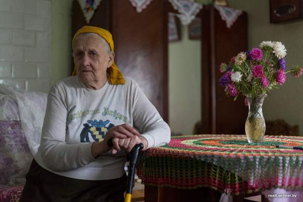 Пенсионерка более 45-ти лет живет одна в глухом лесу без воды, света, газа и телефона