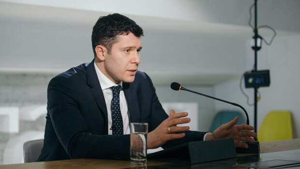 Алиханов назвал заявления Литвы про банки "красивым предлогом" для остановки транзита в Калининград