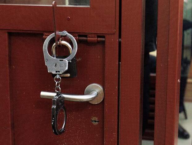 Россиянин потерял свое имущество из-за рэкета членов ОПГ