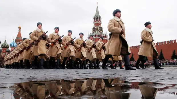 Торжественный марш в честь годовщины военного парада 1941 года в Москве