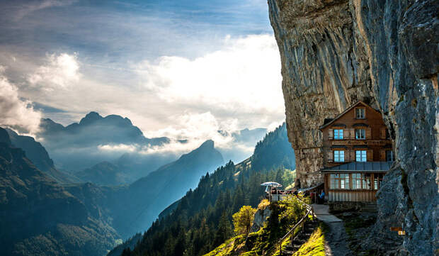 6. Berggasthaus Aescher — гостевой дом в Швейцарских Альпах 6. Berggasthaus Aescher — гостевой дом в Швейцарских Альпах невероятные дома, убежище
