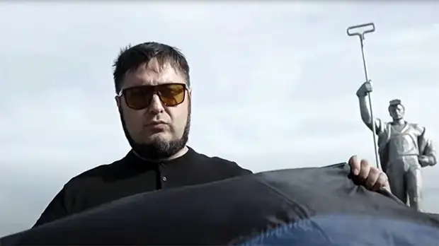 ПОРВАЛИ ТОП И ЗАБРАЛИ МОВУ: РОССИЯ СВЯЗАЛА SHAMAN И АПАЧЕВА
