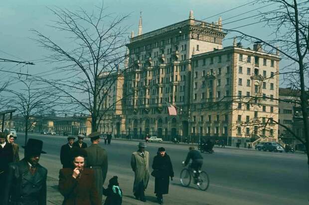 Новое американское посольство на улице Чайковского (ныне – Новинский бульвар) в Москве.