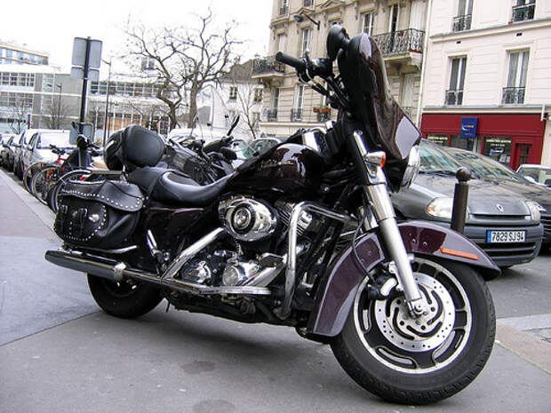 Harley Davidson V-Rod – легендарный чоппер для супергероя.