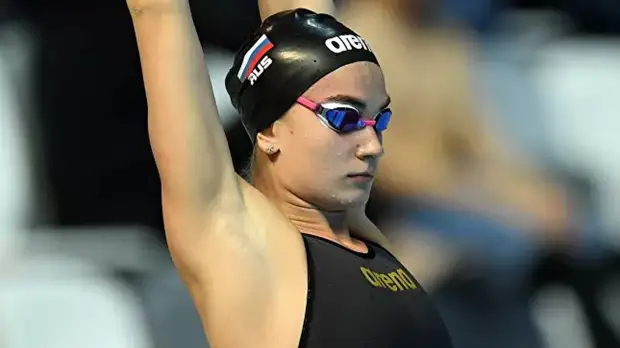 Суркова победила в заплыве на 50 м баттерфляем на этапе КМ в Казани