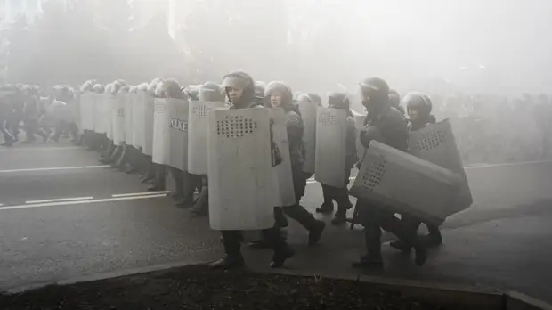 Двое военных погибли и 163 пострадали за время беспорядков в Казахстане