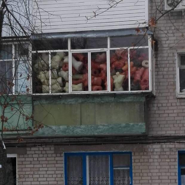 И для чего людям столько манекенов балкон, балконы, на балконе, прикол, че за хрень на балконе?, юмор
