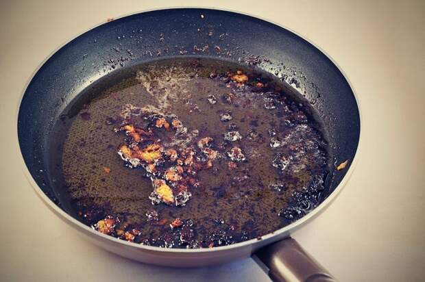 Используйте жир, который остался после курицы, которую вы поджарили Используйте жир, который остался после курицы, которую вы поджарили