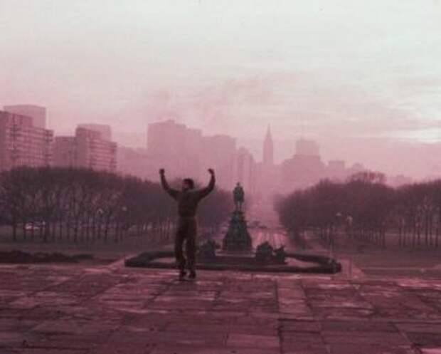 <B>Рокки (1976)</B><BR> Популярные сцены утренней пробежки Рокки - легендарного и талантливого боксера, - под бессмертное творение гениального Билла Конти. Самые культовые сцены мирового кинематографа