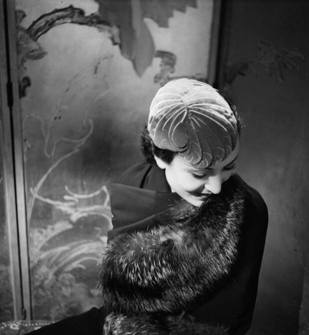 Модель в шляпке Lanvin, 1935