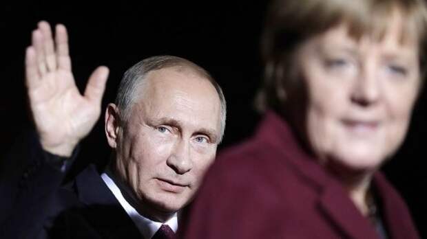 В Берлине Меркель отводила Порошенко в угол и успокаивала – СМИ