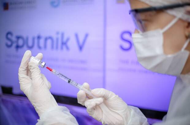 Более 20 млн человек привились российской вакциной "Спутник V" 