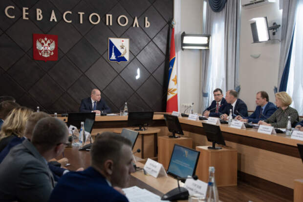 Врио губернатора Севастополя поручил чиновникам активнее реагировать на жалобы горожан в соцсетях