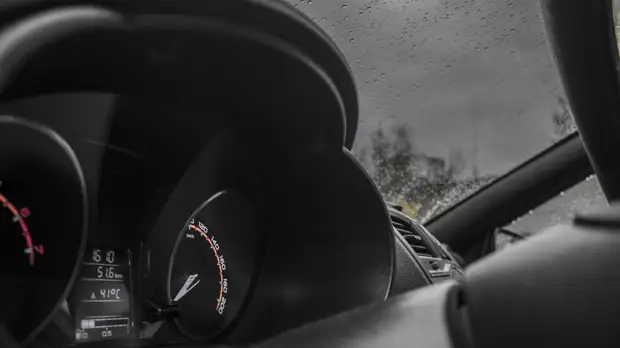 Автоэксперт Рязанов рассказал, почему автомобиль может не заводиться в мороз