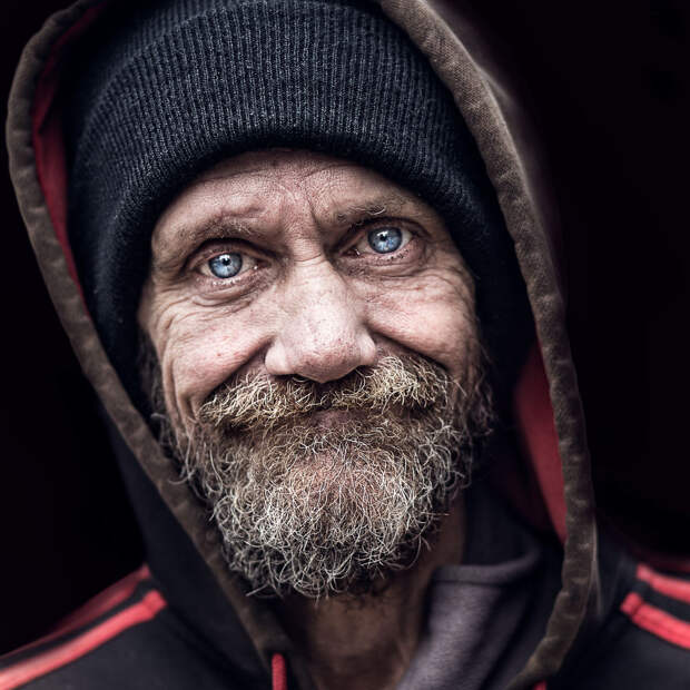 У них тоже есть душа: фотограф снимает портреты бездомных людей