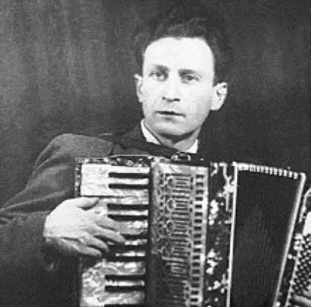 Артист Иосиф Абрамович Бендицкий - предполагаемый настоящий отец Аллы Пугачевой, фото 1940-х годов.
