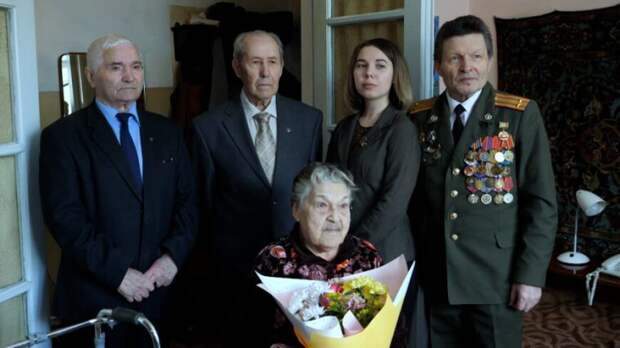 Век живи – век учись: как 100-летней фронтовичке удается быть востребованным репетитором по английскому языку?
