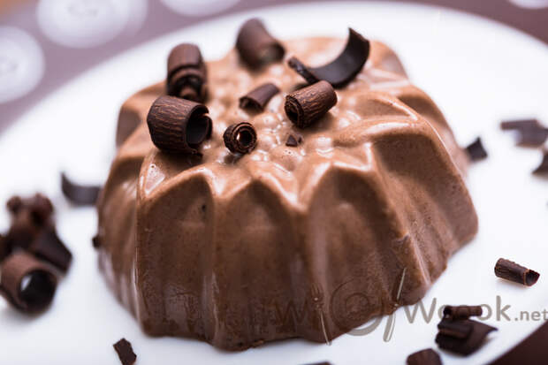 сливочный десерт с шоколадом