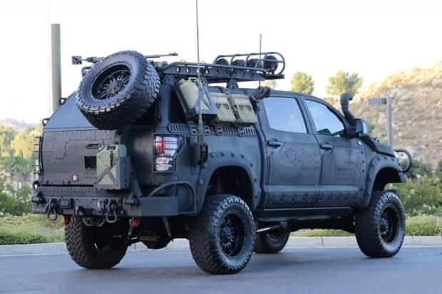 С этой сумасшедшей Toyota Tundra не страшен никакой зомби-апокалипсис
