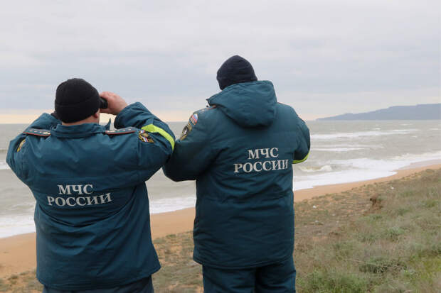 В Крыму Черноморский флот и МЧС ищут троих срочников, унесенных в открытое море