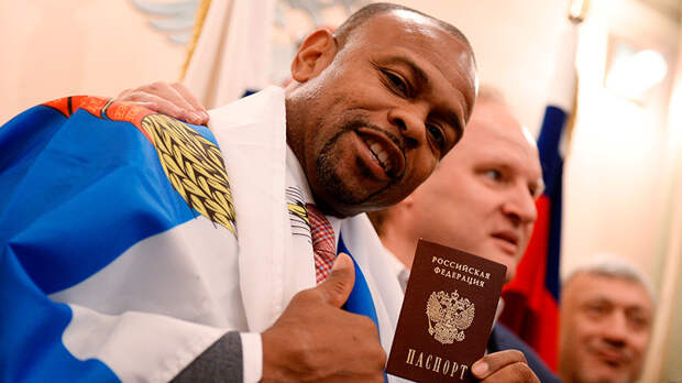 Боксёр Рой Джонс — Путину: с днём рождения, спасибо за паспорт, я — русский