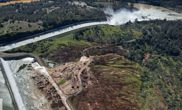 Катастрофа онлайн: на YouTube идет прямая трансляция разрушения плотины в Калифорнии