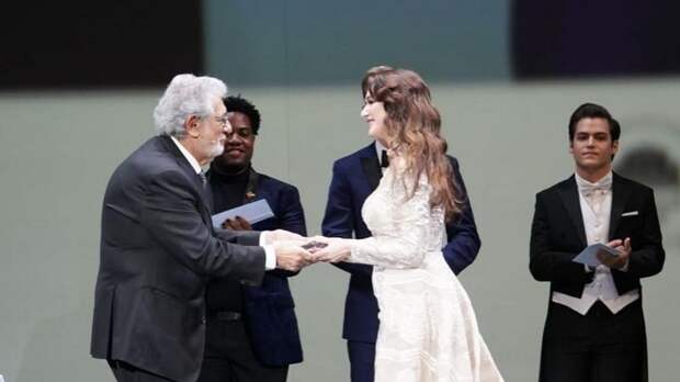 Пласидо Доминго вручил солистке Мариинки награду престижного конкурса Operalia