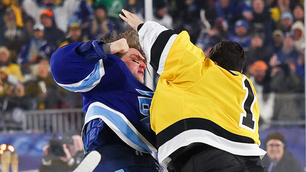 Вратарь «Тампы» Василевский подрался с голкипером «Бостона»