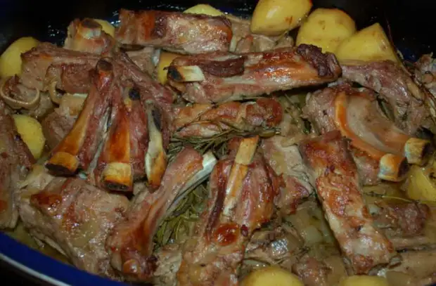 Свиные ребрышки с картофелем в духовке - рецепт с фотографиями - Patee. Рецепты