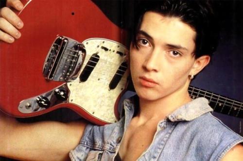 Дебютный альбом Роша вышел в 1992 году и был довольно популярным во Франции.