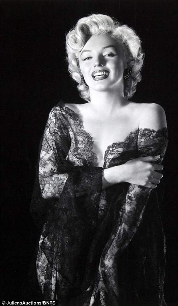 Актриса на пике своей карьеры, съемка Эрнеста Бахраха аукцион, мэрилин монро, фотография