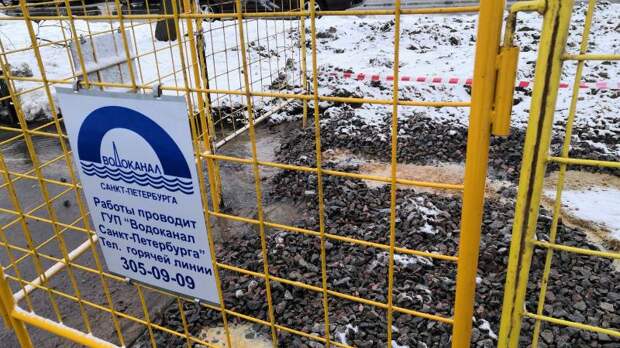 Прорывы труб, "сауна" в подъезде и бесчисленные ДТП: зима обнажила коммунальные проблемы Петербурга
