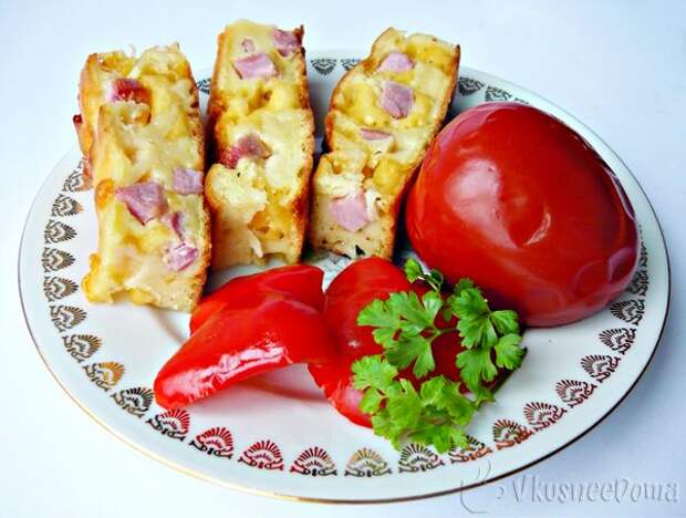 Пирог с колбасой и сыром на кефире