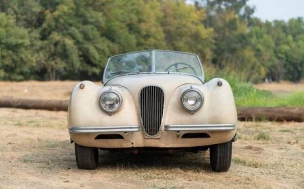 Jaguar XK120 1954 года несколько десятилетий пылился в гараже