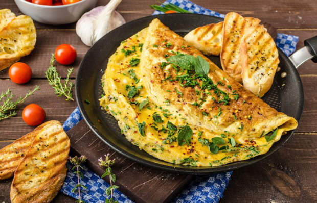 Рецепты самых вкусных омлетов для всей семьи. Рецепты самых вкусных омлетов для всей семьи.