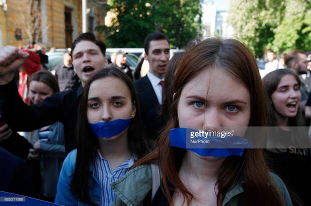 Украинцы протестуют против закрытия «Вконтакте» (фото).