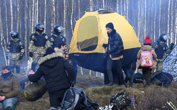 Кризис на границе Белоруссии и Польши: Боевики «Азова» готовы выехать для помощи Варшаве