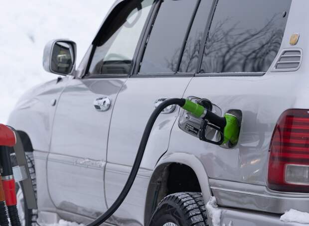 В России подешевел бензин