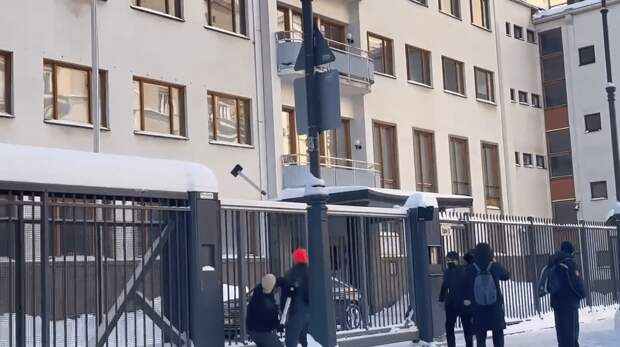 Посольство Финляндии в Москве, кувалды
