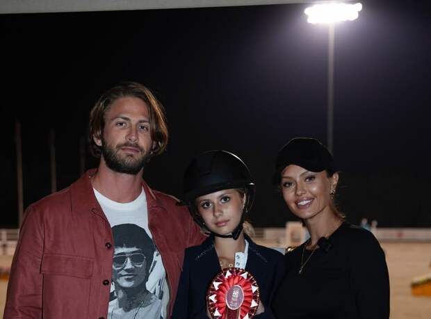 Блогер Виктория Боня пришла с экс-возлюбленным поддержать дочь на соревнованиях