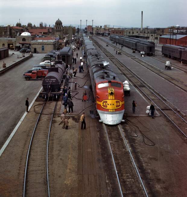 1943 Santa Fe streamliner Super Chief Albuquerque