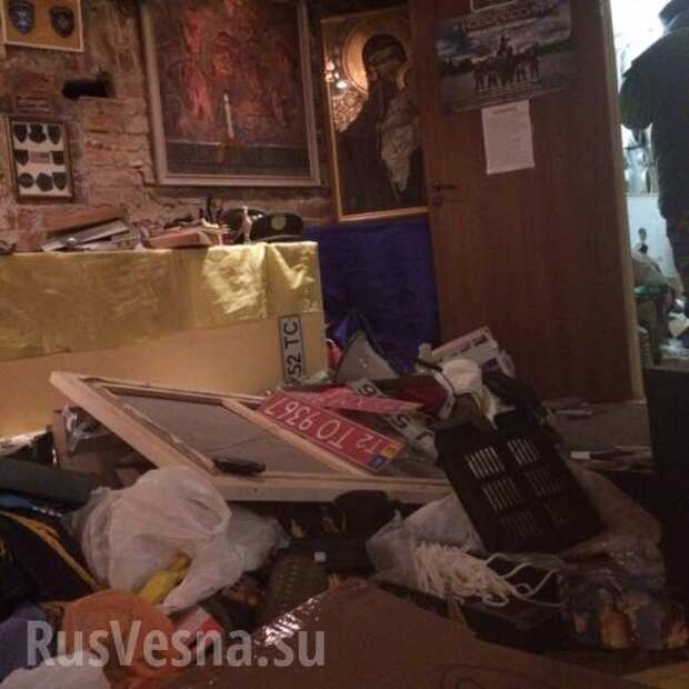 Сила есть, ума не надо: правоохранители разгромили Музей Новороссии в Петербурге (ФОТО, ВИДЕО) | Русская весна